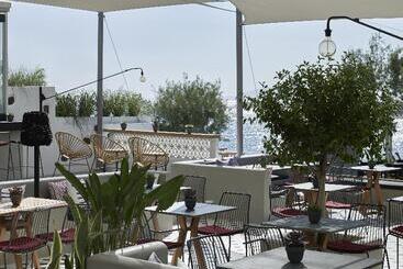 هتل Afroditi Venus Beach Resort