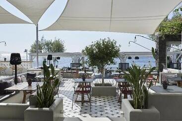 هتل Afroditi Venus Beach Resort