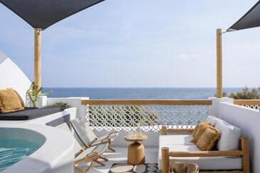 هتل Afroditi Venus Beach Resort