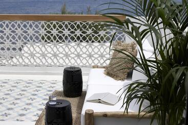 هتل Afroditi Venus Beach Resort