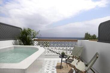 هتل Afroditi Venus Beach Resort