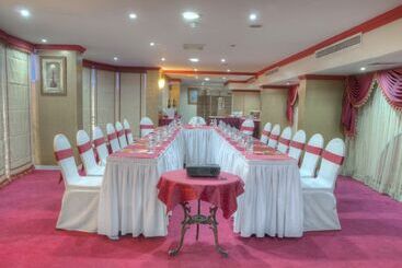Al Maha Regency Hotel Suites Managed By Aoudi Consultants