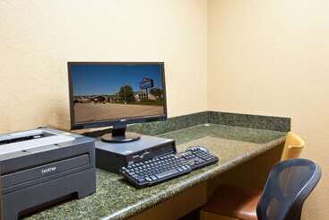 هتل Spark By Hilton Cedar Falls