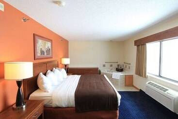 هتل Americinn By Wyndham Cedar Rapids Airport