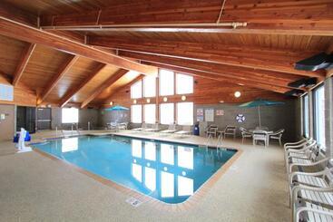 هتل Americinn By Wyndham Cedar Rapids Airport