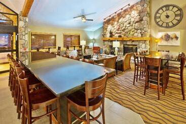 هتل Americinn By Wyndham Grand Forks