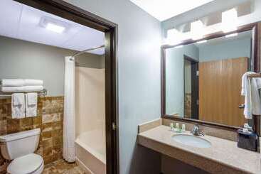Отель Americinn By Wyndham Madison South