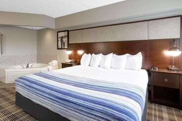 Отель Americinn By Wyndham Madison South