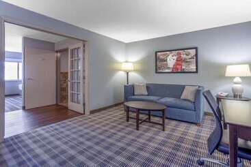 هتل Americinn By Wyndham Madison South