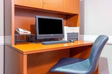Отель Americinn By Wyndham Madison South
