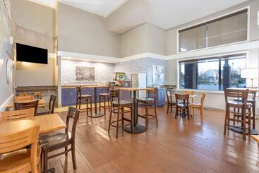 Отель Americinn By Wyndham Madison South