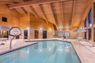 Отель Americinn By Wyndham Madison South