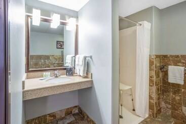 هتل Americinn By Wyndham Madison South