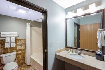 Отель Americinn By Wyndham Madison South