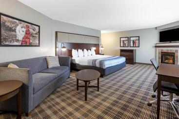 Отель Americinn By Wyndham Madison South