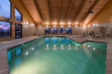 Отель Americinn By Wyndham Madison South