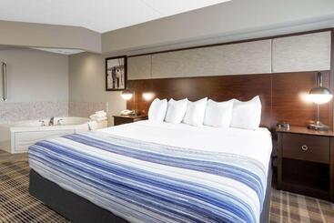 Отель Americinn By Wyndham Madison South