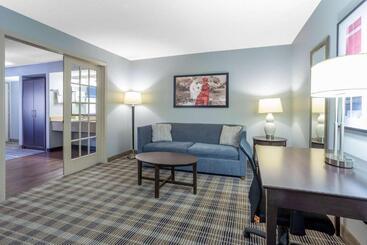 Отель Americinn By Wyndham Madison South