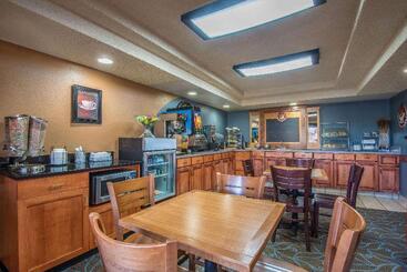 هتل Americinn By Wyndham Windsor Ft. Collins
