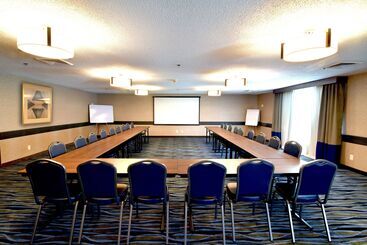هتل Best Western Plus Flint Airport Inn & Suites