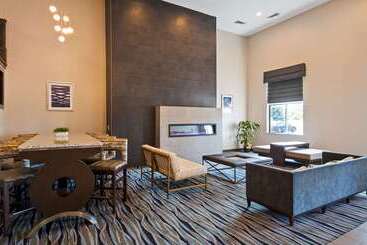 هتل Best Western Plus Flint Airport Inn & Suites