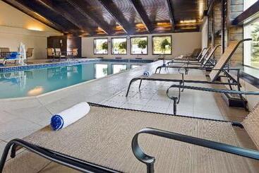 هتل Best Western Plus Flint Airport Inn & Suites