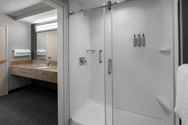 هتل Courtyard Los Angeles Burbank Airport