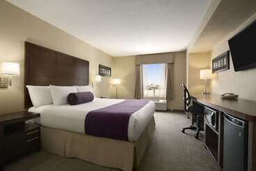 هتل Days Inn By Wyndham Regina