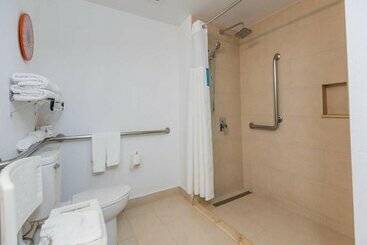 هتل Hampton By Hilton San Jose Airport