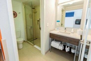 هتل Hampton By Hilton San Jose Airport
