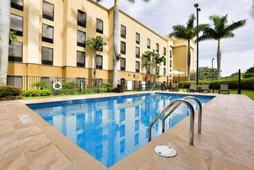 هتل Hampton By Hilton San Jose Airport
