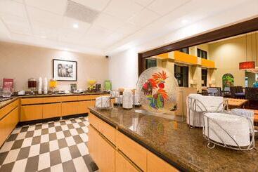 هتل Hampton By Hilton San Jose Airport