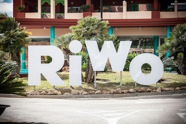 هتل Holiday World Riwo