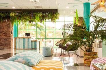 Hotel Holiday World Riwo