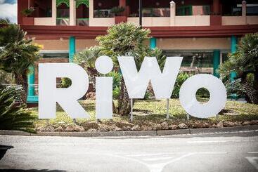 هتل Holiday World Riwo