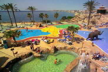 هتل Holiday World Riwo