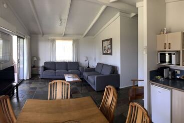 هتل Hunter Valley Resort, Hunter Farm Adventure Centre & 4 Pines At The Farm