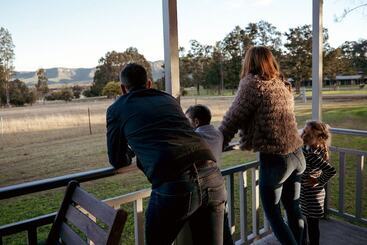 هتل Hunter Valley Resort, Hunter Farm Adventure Centre & 4 Pines At The Farm