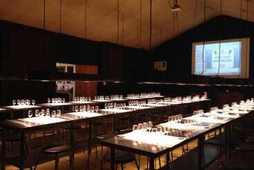 هتل Hunter Valley Resort, Hunter Farm Adventure Centre & 4 Pines At The Farm