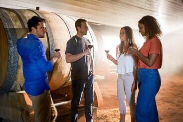 هتل Hunter Valley Resort, Hunter Farm Adventure Centre & 4 Pines At The Farm