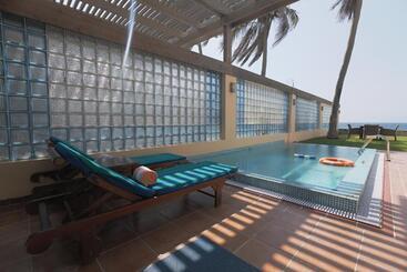 هتل Al Nawras Island Resort