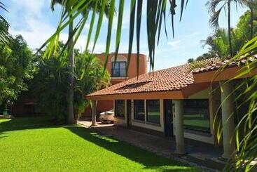 هتل Palmareca Inn Suites Studio