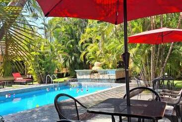 هتل Palmareca Inn Suites Studio