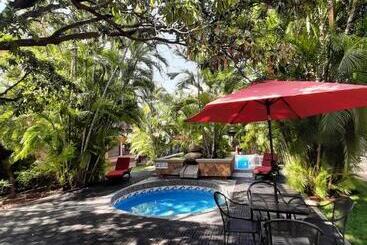 هتل Palmareca Inn Suites Studio