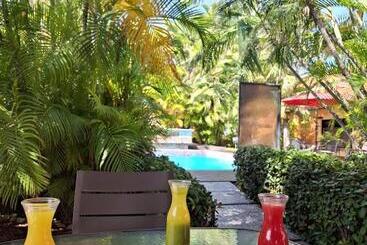 هتل Palmareca Inn Suites Studio
