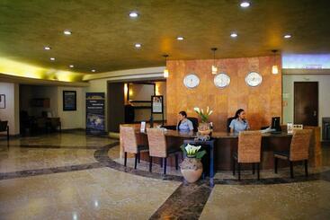 هتل Palmareca Inn Suites Studio