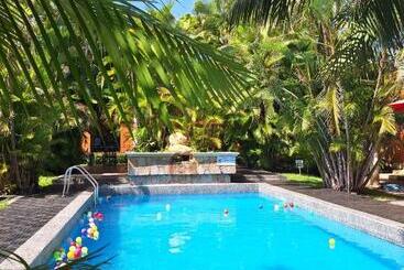هتل Palmareca Inn Suites Studio