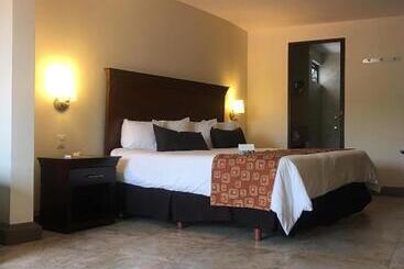 هتل Palmareca Inn Suites Studio