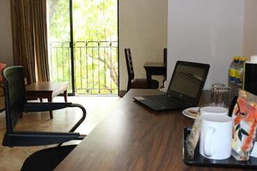 هتل Palmareca Inn Suites Studio