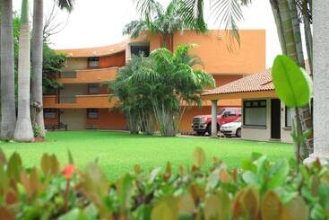 هتل Palmareca Inn Suites Studio